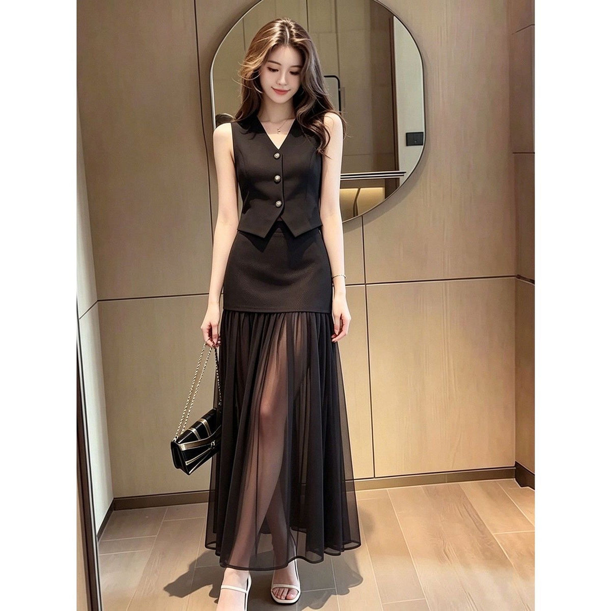 This super popular summer outfit features a sophisticated and elegant two-piece set with a vest and mesh skirt, exuding a mature and graceful style.