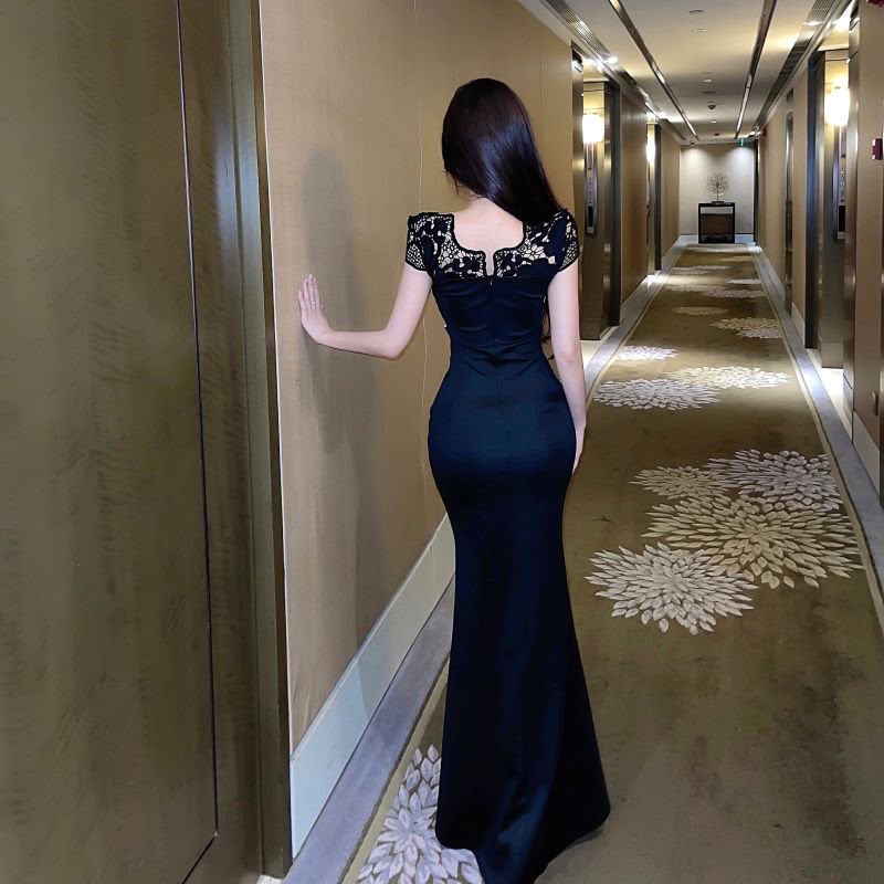 A light formal dress that can be worn casually as a long dress; a see-through mesh patchwork short-sleeved dress for a sophisticated and mature look.