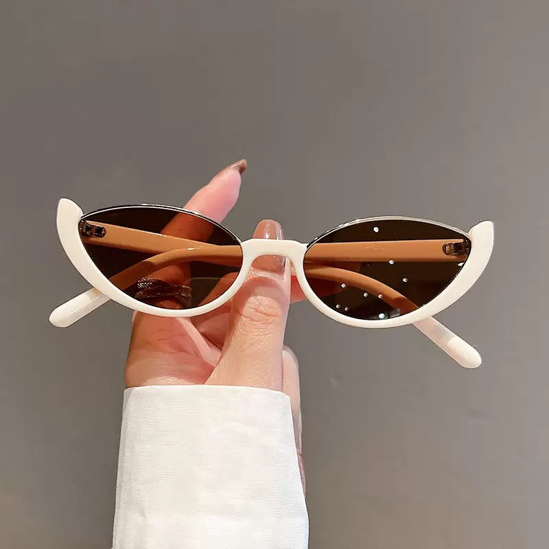 Half-Frame Cat-Eye Personalized Sunglasses, European and American Women's Sunglasses, Fashionable Street Style, Trendy Retro Eyeglass Frames, High-End If in stock available👉 Delivery time 3 to 5 days and if Pre-order then 👉 delivery time 10 to 15 days)