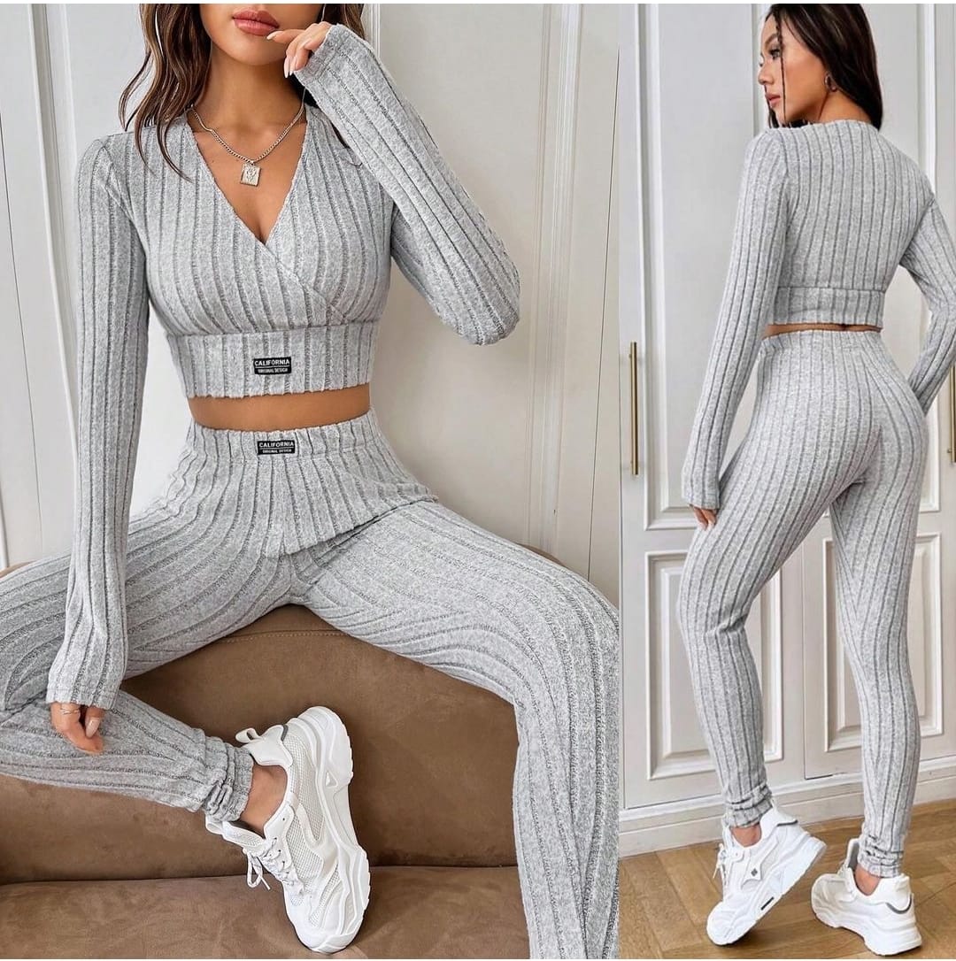 Women Fashionable Knitted Set